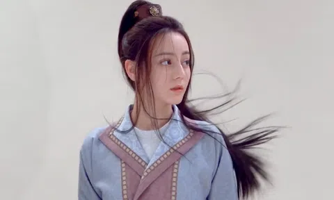 Địch Lệ Nhiệt Ba tiết lộ lý do không dám cùng bố mẹ xem phim mình đóng