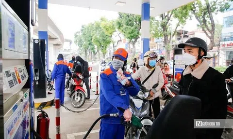 Bộ Tài chính đề xuất giảm một nửa thuế nhập khẩu xăng