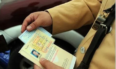 Bằng lái xe hết hạn có phải thi lại lý thuyết hay thực hành không?