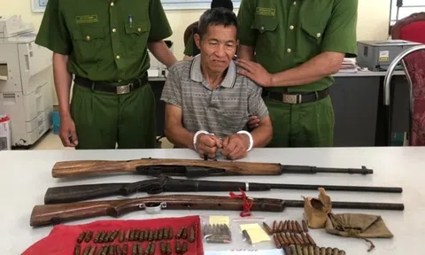 Khám nhà "trùm" ma túy đất Lóng Luông, thu giữ 3 khẩu súng đã lên nòng