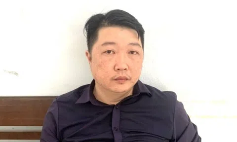 "Ma men" chạy xe SH chở người yêu không đội mũ bảo hiểm, tông cảnh sát 911