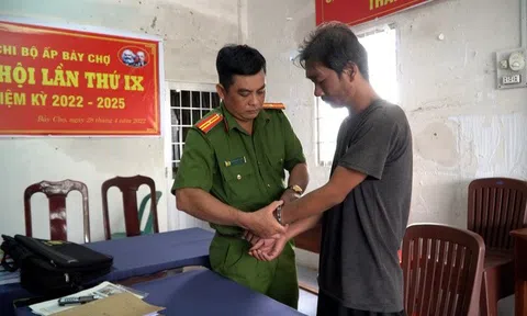 Vụ bé trai 6 tuổi bị cha ruột hành hạ dã man: Hàng xóm tiết lộ sốc