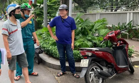 TP.HCM: Bị giật dây chuyền vàng, người đàn ông tông thẳng vào xe tên cướp