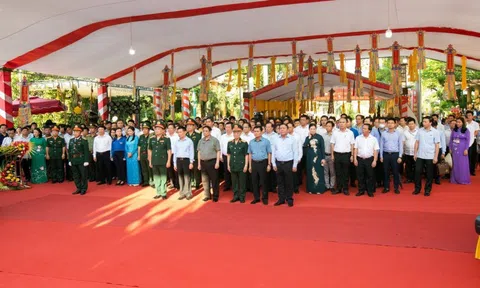 Thủ tướng dâng hương tại Nghĩa trang Liệt sĩ quốc tế Việt – Lào