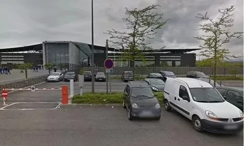 Bé trai 14 tháng tuổi tử vong sau khi bị bỏ quên trong ô tô