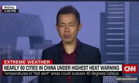 Một cây cầu bị nứt gãy làm đôi vì nắng nóng kéo dài