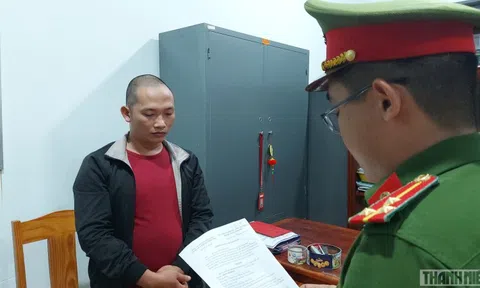 Vụ bé 7 tuổi chi chít vết thương: Khởi tố mẹ, bắt cha dượng 23 tuổi