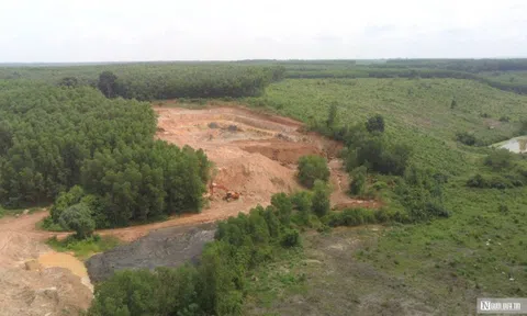 Đồng Nai: Một mỏ đất không phép rộng hàng chục hecta ngang nhiên hoạt động