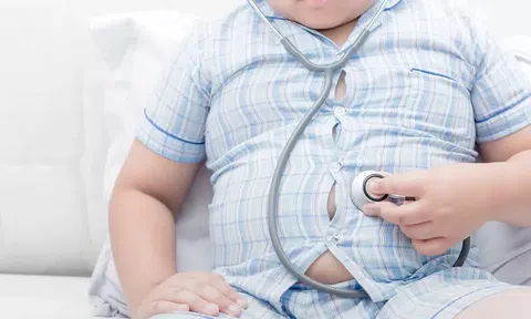 Bé trai 12 tuổi bị gan nhiễm mỡ, chuyên gia nhắc nhở phụ huynh nên cẩn trọng