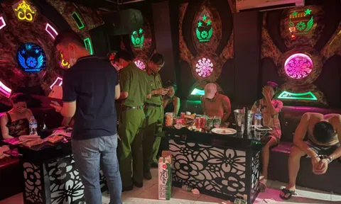 Bí mật bên trong tụ điểm karaoke, massage tại Quảng Bình