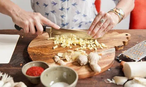 Cứ ăn 8 thực phẩm này vào buổi tối thì đừng hỏi vì sao bệnh tật “ghé thăm”