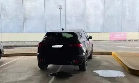 Tài xế đỗ ô tô ngang ngược trong bãi xe siêu thị, bị hội chị em dạy cho một bài học