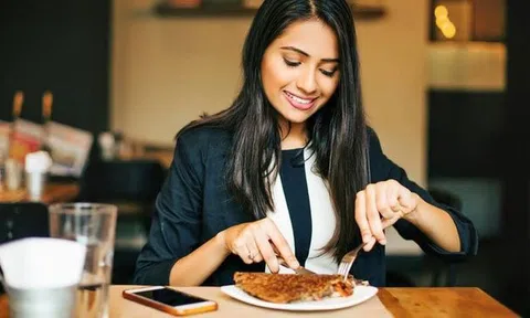 Ăn tối cần lưu ý 7 điều này kẻo sức khỏe “kêu cứu”