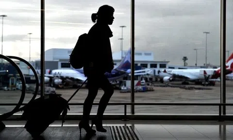 Hy hữu chuyện cô gái lấy sạch tiền, bỏ rơi vị hôn phu ở sân bay