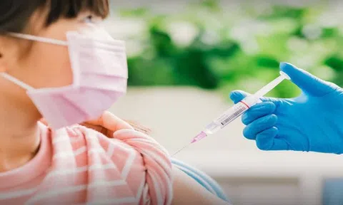 Hà Tĩnh: Phê bình 6 địa phương có tỉ lệ tiêm vắc-xin phòng Covid-19 thấp