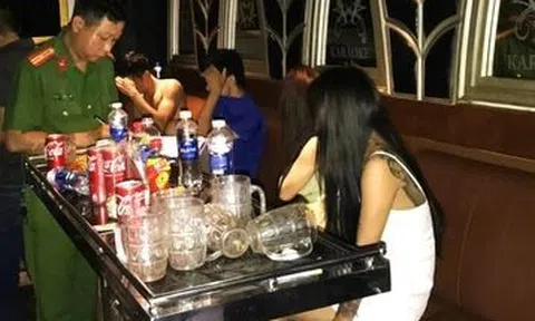 Hà Nam: Nhóm nam thanh nữ tú bay lắc trong quán karaoke Ruby