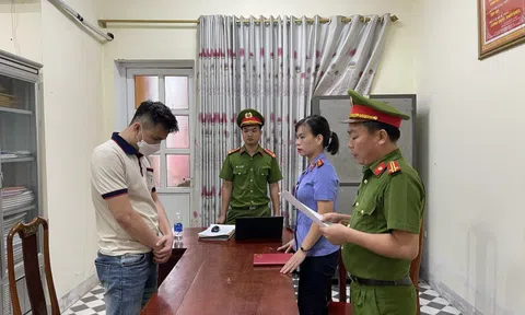 Khởi tố người đàn ông vô cớ đánh người trên quốc lộ