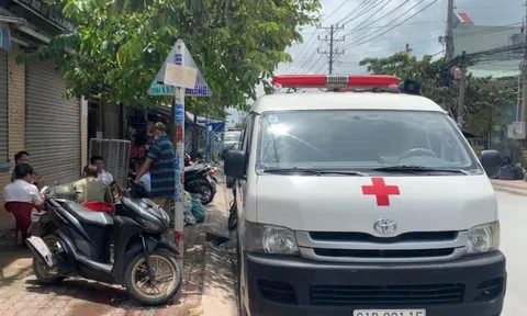 Nhìn qua khe cửa, kinh hãi phát hiện người phụ nữ chết trong phòng trọ