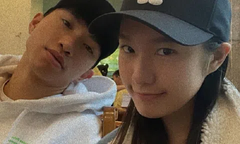 Đoàn Văn Hậu để lộ mặt mộc của bạn gái xinh đẹp