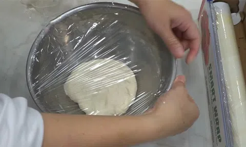 Bật mí cách làm bánh tôm không cần khuôn giòn rụm ngay tại nhà