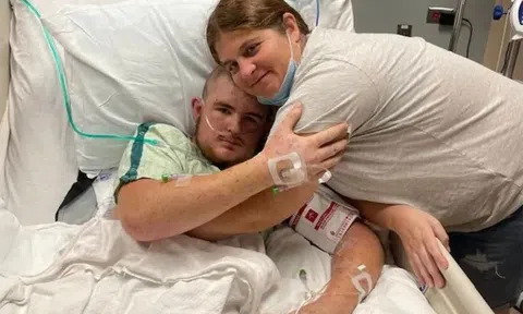 Chàng trai trẻ bị ong sát thủ châu Phi đốt hơn 20.000 vết