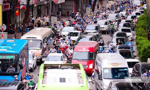 Giao thông Hà Nội ùn tắc, xe buýt nhanh "bất động" sau kỳ nghỉ lễ