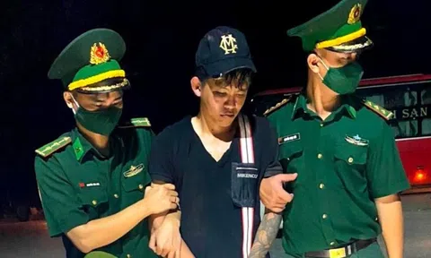 Bắt nam thanh niên ngang nhiên đi xe máy chở 2kg ma túy đá