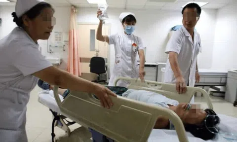 Người phụ nữ 48 tuổi bỗng ngất xỉu ở công ty, bác sĩ nêu nguyên nhân bất ngờ