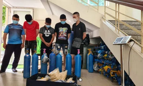 Đang đi “ship” bóng cười gặp ngay công an kiểm tra đội “bay lắc” trong chung cư