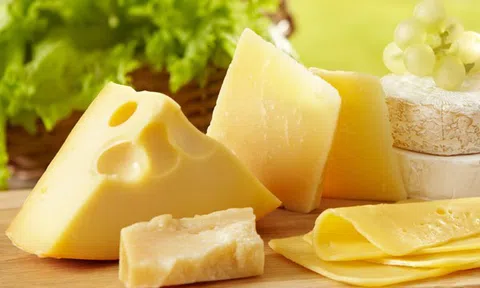 Phô mai rất tốt nhưng không phải ai cũng ăn được, nhất là nhóm người này