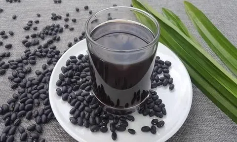 Uống nước đậu đen có tác dụng phòng ung thư nhưng lại "đại kỵ" với những người này