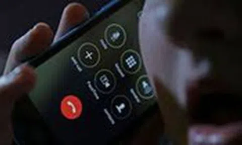 Cô gái trẻ ở Hà Nội bị mất 300 triệu đồng sau cuộc gọi lạ