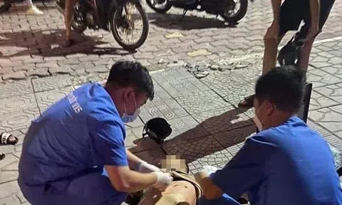 Vụ thanh niên bị đâm gục trên phố Hà Nội khi chở cô gái: Bắt giữ nghi phạm