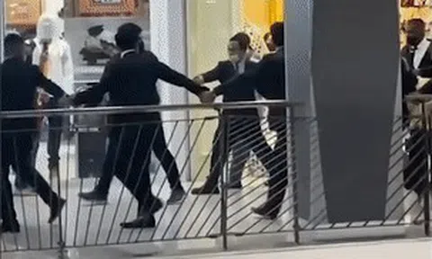 Hoa hậu Hòa bình Thái Lan hứng "gạch đá" vì có 10 người bảo vệ khi đi mua sắm