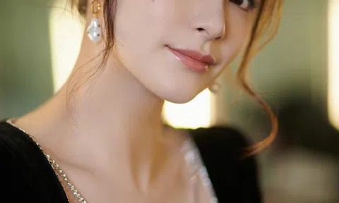 Chung Hân Đồng từng bị giữ ở sân bay vì nghi ngờ phạm pháp