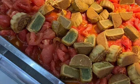 Bất ngờ với món "bánh trung thu sốt cà chua" chỉ 3000 đồng, kết quả kinh doanh càng gây kinh ngạc