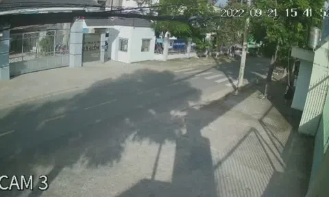 TP.HCM: Nữ sinh bị cướp xô ngã, giật mất điện thoại ngay trước cổng trường