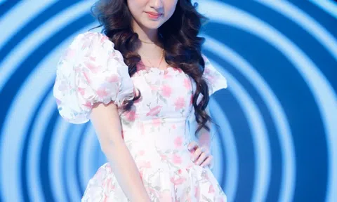 Ngỡ ngàng với nhan sắc và giọng hát của "ca sĩ nhí" Xuân Nghi khi xuất hiện tại Ký Ức Vui Vẻ