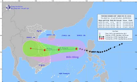 Siêu bão Noru duy trì cường độ mạnh khi áp sát miền Trung nước ta
