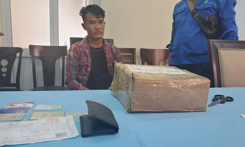 Tạm giữ nam thanh niên tàng trữ 2,1kg ma túy