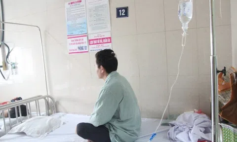 Người đàn ông chảy máu mũi ồ ạt sau khi sốt cao nhiều ngày