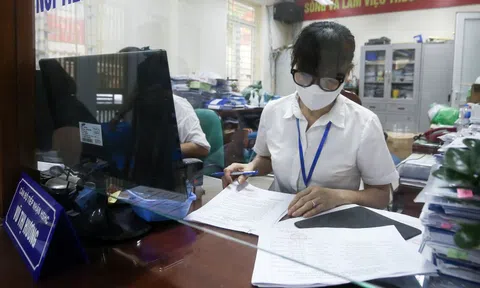 Hà Nội tăng lương cho cán bộ, công chức để ngăn tình trạng nghỉ việc