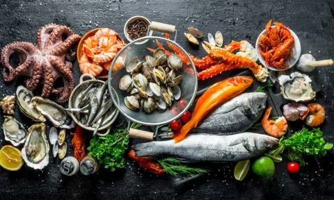 Những người này thèm mấy cũng không nên ăn hải sản