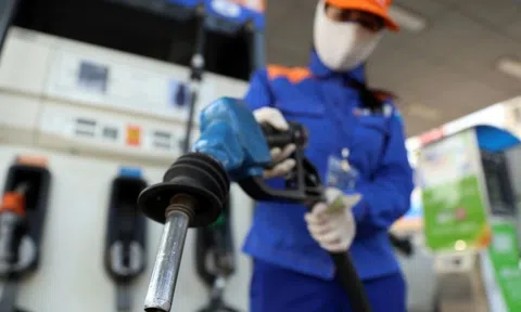 Giá xăng dầu tăng trở lại sau 4 lần giảm liên tiếp