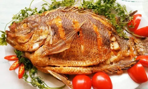 6 mẹo cực hay giúp bạn rán cá thơm giòn, không bị dính chảo