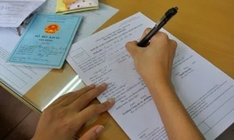 Khai sinh cho con mà chưa nhập hộ khẩu có bị phạt tiền?