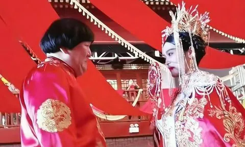 Đám cưới của cặp đôi "đũa lệch": Cô dâu xinh đẹp tựa nữ thần, chú rể kém sắc vì tóc "chàng ngố"