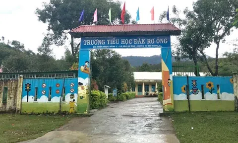 Kon Tum: "Ngâm" tiền hỗ trợ học sinh và giáo viên, một hiệu trưởng bị mất chức