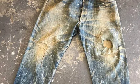 Điều đặc biệt khiến chiếc quần cũ rách có giá hơn 2 tỷ đồng