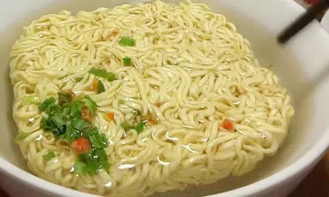 Mẹo hay ăn mì tôm không bị tăng cân hay nổi mụn